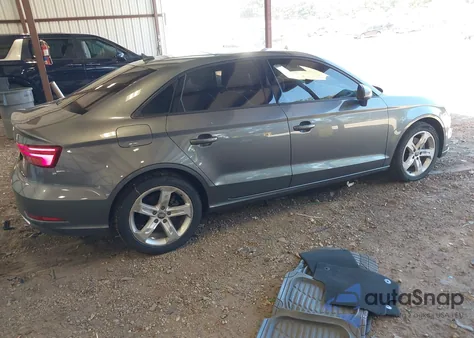 2018 Audi A3 2.0T Premium/2.0T Tech Premium из США, поврежденный, VIN WAUAUGFF1J1076378